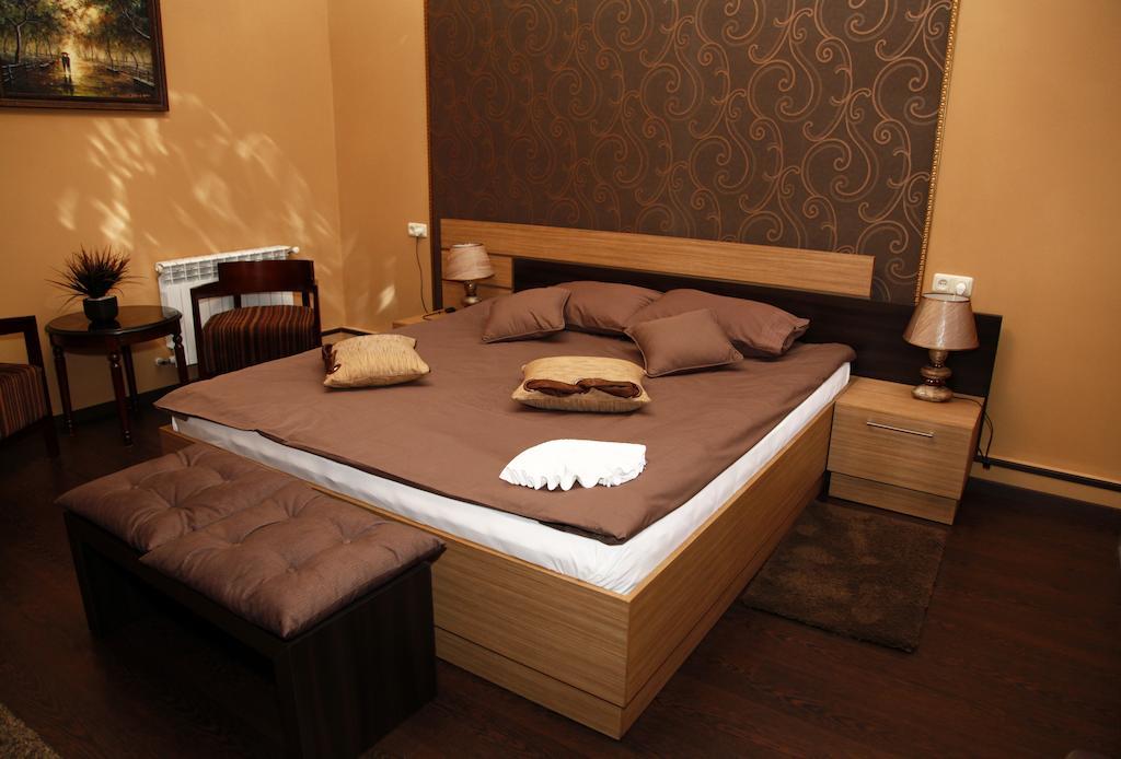 Azoyan Guest House Γιερεβάν Δωμάτιο φωτογραφία