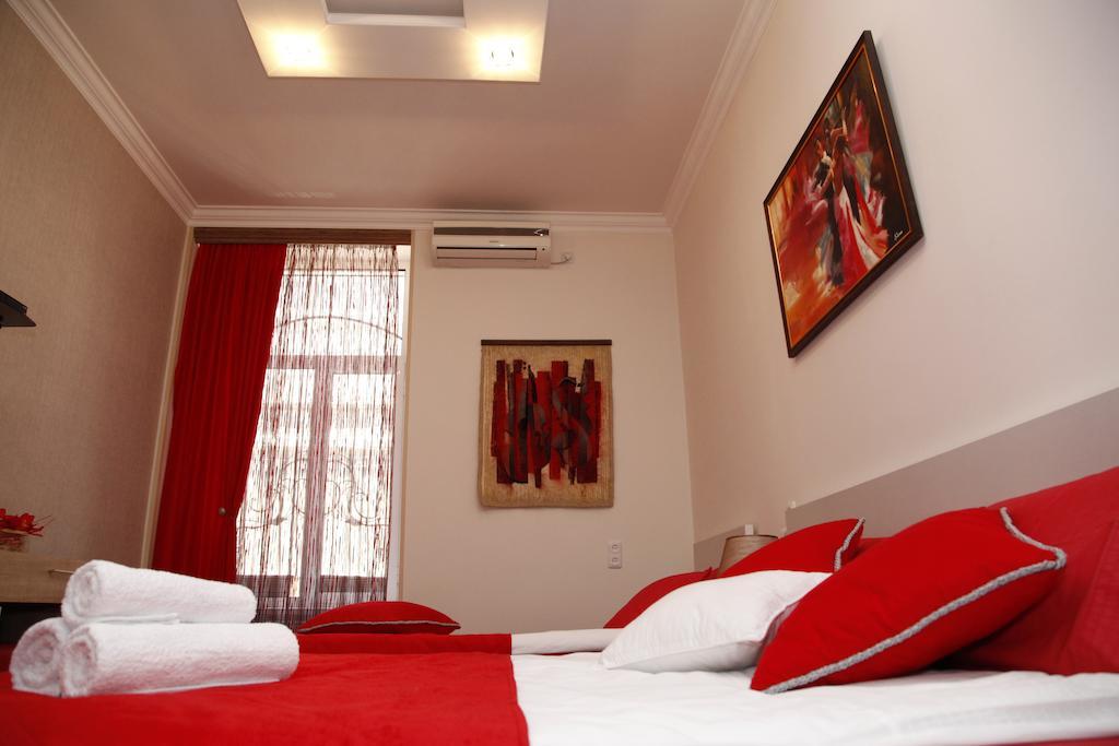 Azoyan Guest House Γιερεβάν Εξωτερικό φωτογραφία