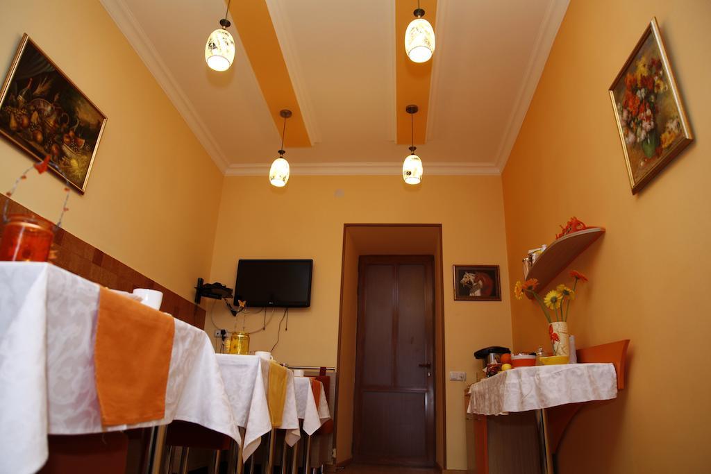Azoyan Guest House Γιερεβάν Εξωτερικό φωτογραφία