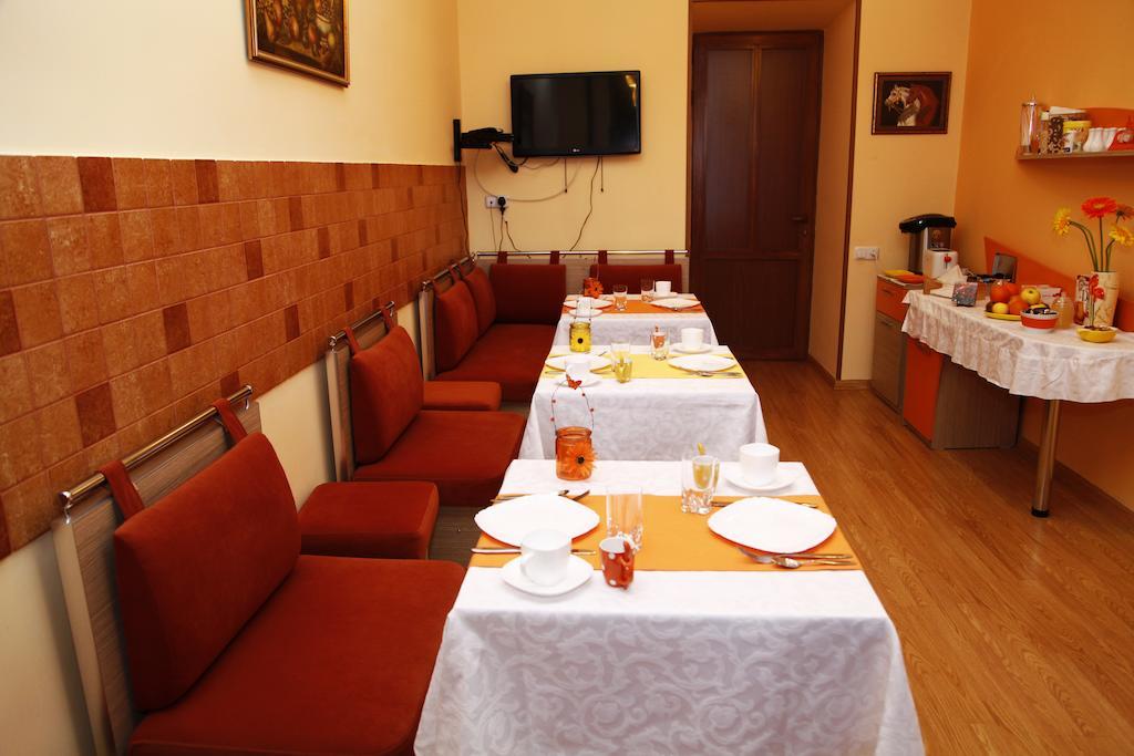 Azoyan Guest House Γιερεβάν Εξωτερικό φωτογραφία