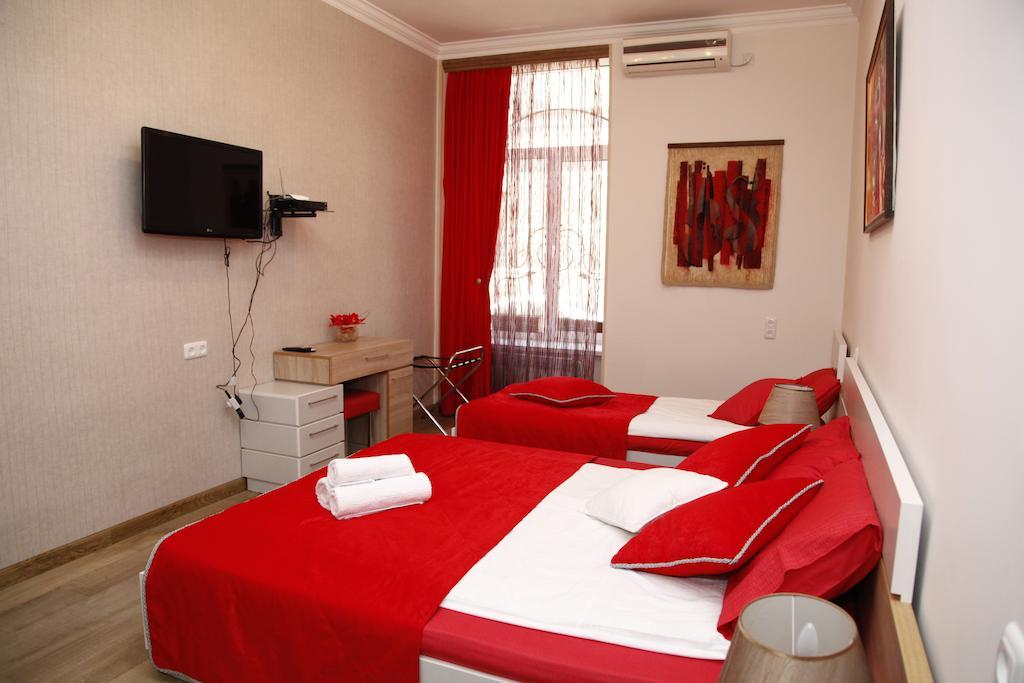 Azoyan Guest House Γιερεβάν Δωμάτιο φωτογραφία