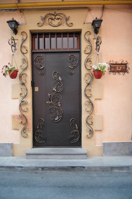 Azoyan Guest House Γιερεβάν Εξωτερικό φωτογραφία